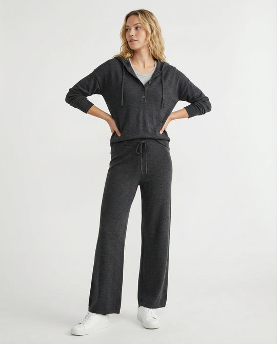 Damen Modetrends 2026 lässiges Kapuzenshirt mit kurzer Knopfleiste und weite Jogginghose aus weicher Baumwollmischung R&B