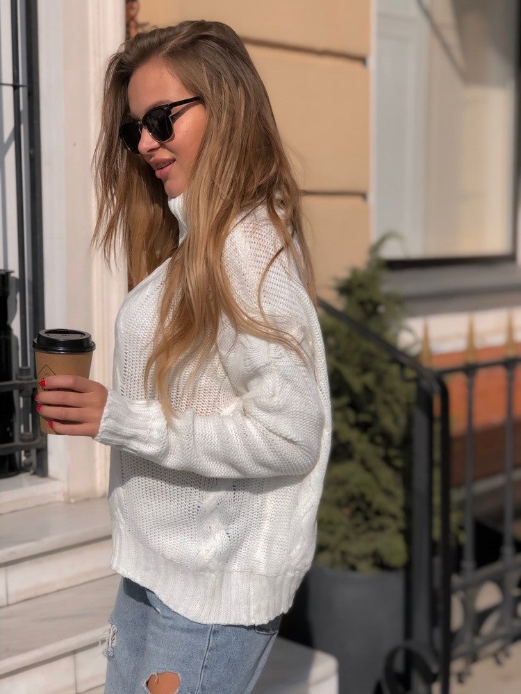 Damen Strickpullover mit hohem Kragen und kreativen Zopfmustern R&B