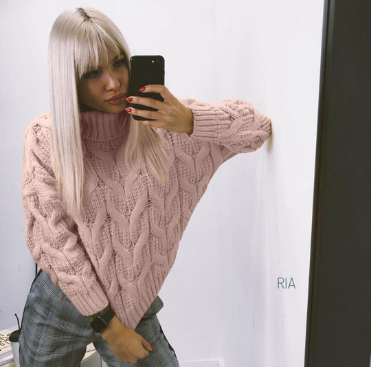 Damen Grobstrickpullover mit hochgeschlossenem Kragen und detailreichem Zopfdesign R&B