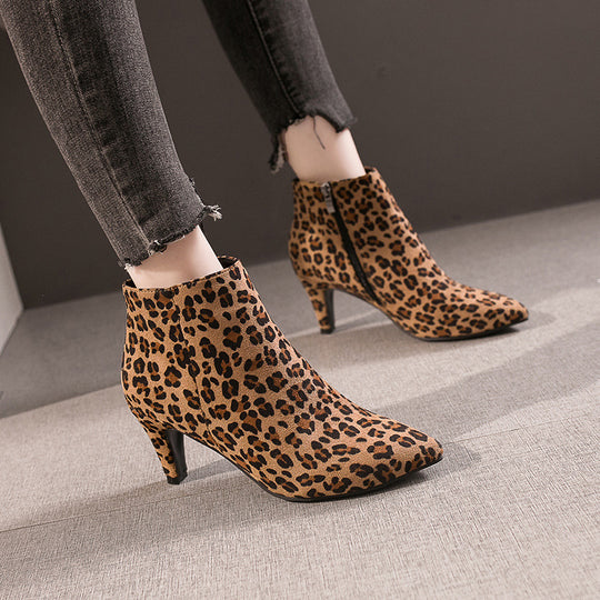 Damen nan spitze Knöchelstiefelette in Wildlederoptik mit schmalem Stilettoabsatz und seitlichem Reißverschluss R&B