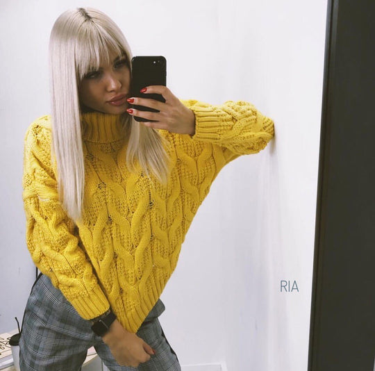 Damen Grobstrickpullover mit hochgeschlossenem Kragen und detailreichem Zopfdesign R&B