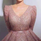 Damen Glamouröses Abendkleid mit funkelnden Applikationen und schwingendem Rock R&B