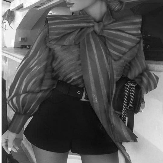 Damen Bluse mit extravaganten Rüschen und eleganten Streifendetails R&B