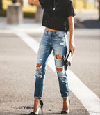Damen Ripped Jeans im modernen Slim-Fit Schnitt mit fransigen Details