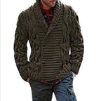 Herren Strickjacke mit doppelter Knopfleiste und kreativem Zopfmuster