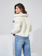 R&B | Kurze Teddyjacke mit Denimdetails Polyester und Baumwolle Trendy und Komfortabel