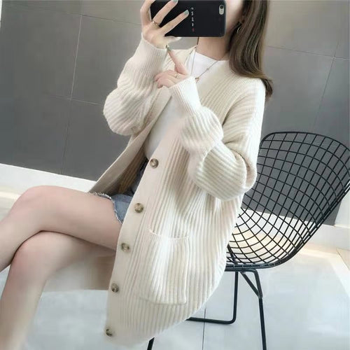 Damen Grobstrick Cardigan mit tiefem V-Ausschnitt und eleganten Knopfdetails R&B