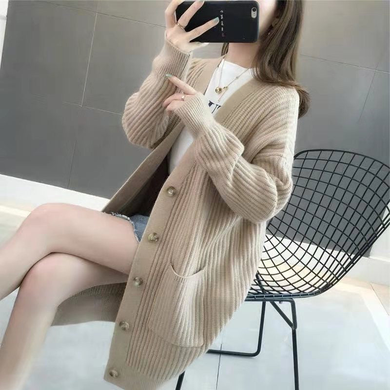 Damen Grobstrick Cardigan mit tiefem V-Ausschnitt und eleganten Knopfdetails R&B