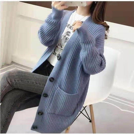 Damen Grobstrick Cardigan mit tiefem V-Ausschnitt und eleganten Knopfdetails R&B