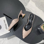 Damen modische offene Mules mit eleganten Falten und Blockabsatz