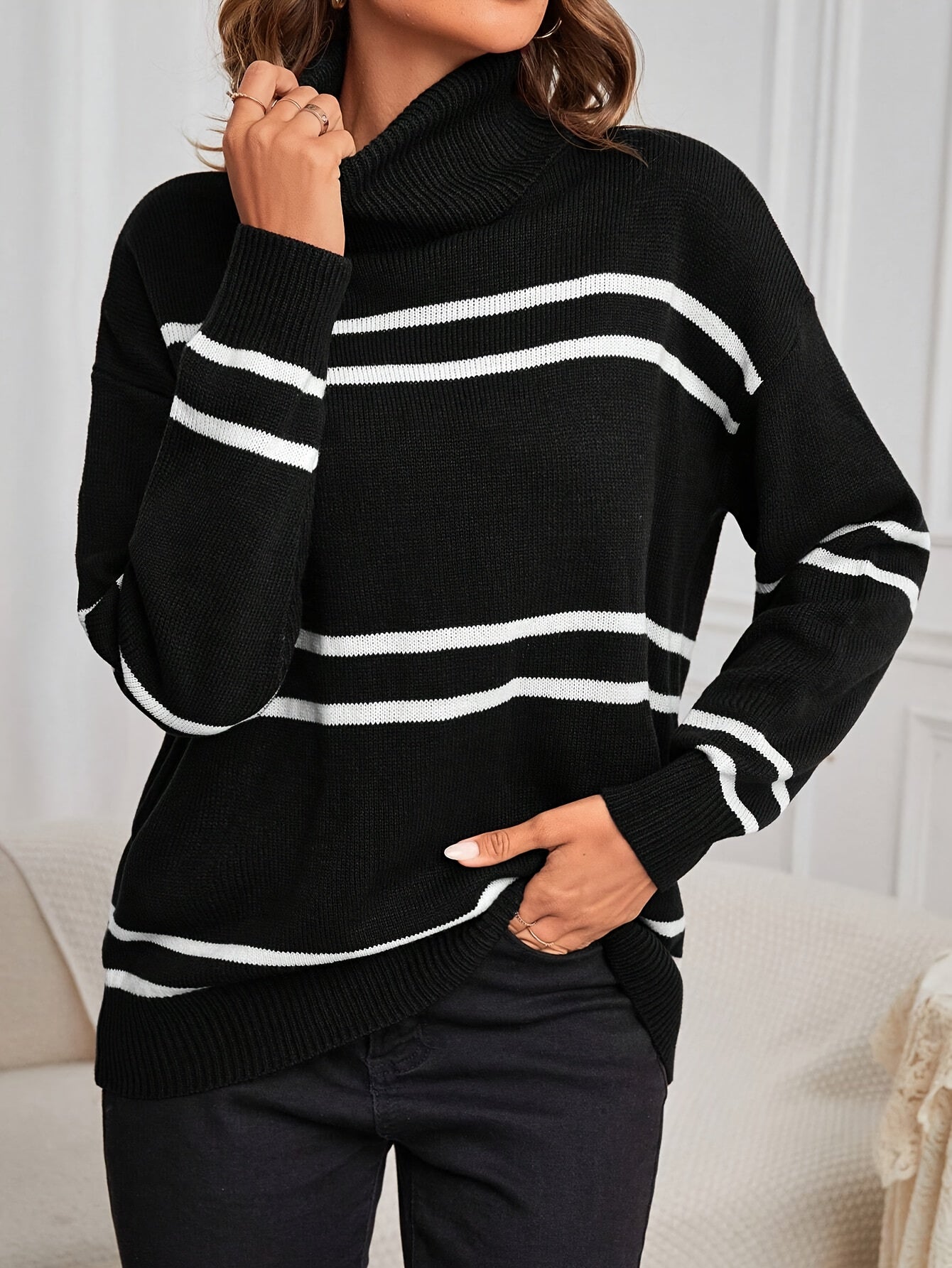 R&B | Gestreifter Rollkragenpullover