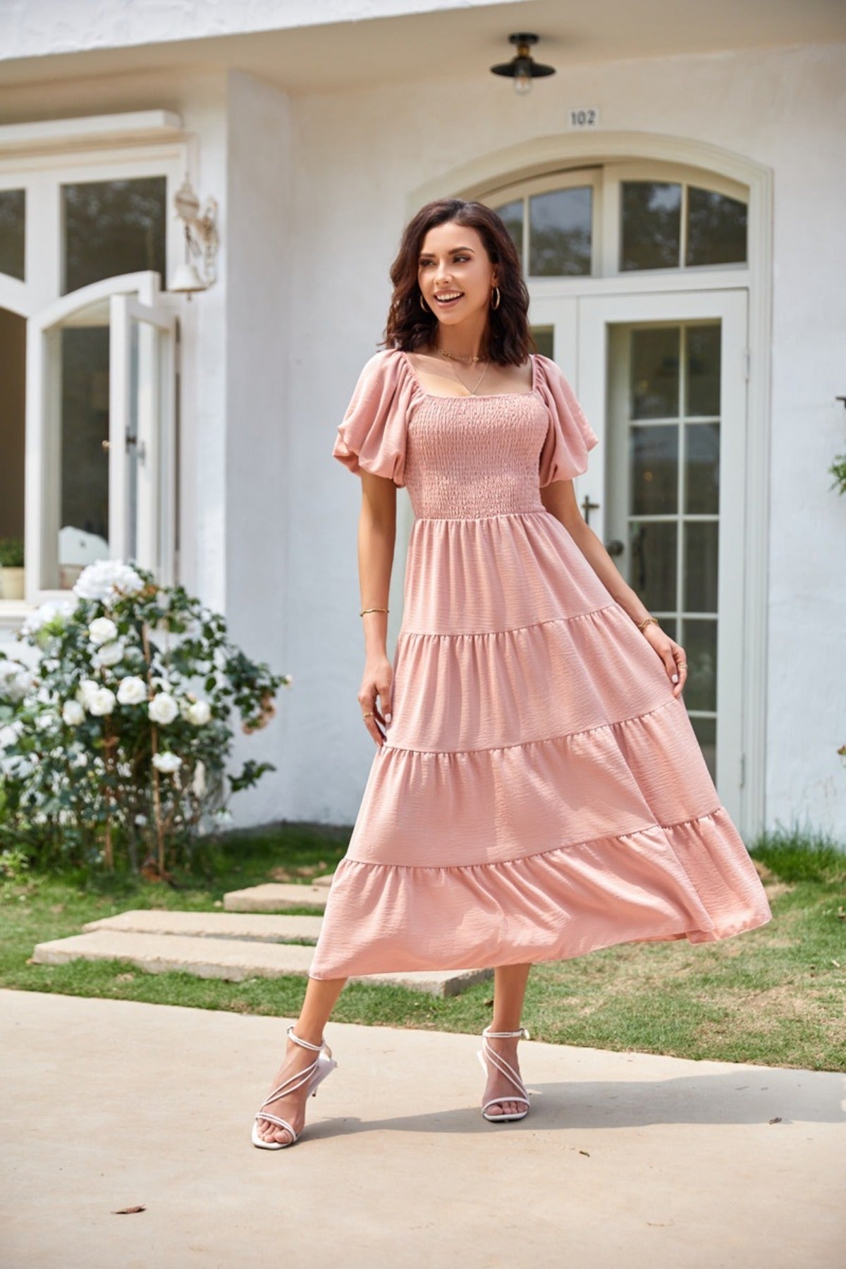 R&B | Plissee-Kleid mit quadratischem Ausschnitt und Neckholder-Blasenärmeln