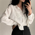 Damen Modische Kurzbluse mit voluminösen Rüschendetails und eleganten Knopfverschluss R&B
