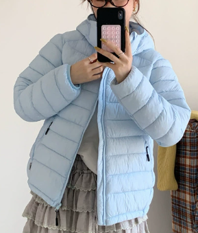 Damen ultraleichte Pufferjacke mit abnehmbarer Kapuze und elastischem Saum R&B