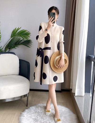 R&B | Elegantes Lockeres Kleid mit Tupfenmuster und Hohem Kragen und Tasche