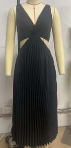R&B | Midi Kleid Ärmellos V-Ausschnitt Twist Front & Cut Out Detail Plissierter Rock