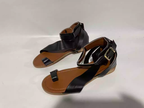 R&B | Sandalen mit Kreuzband und Zehenring