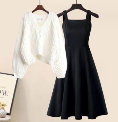 R&B | Zweiteiliges Satz Bestehend Aus Einem Hochwertigen Cross Strickpullover und Einem Eleganten Kleid