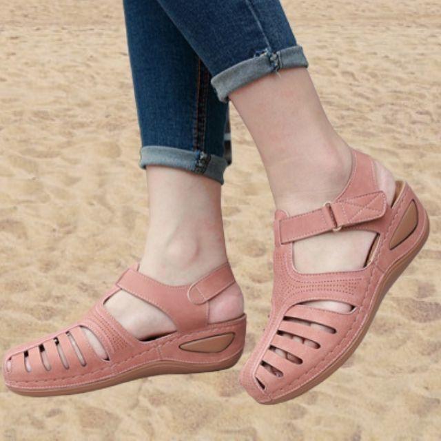 Ausgeschnittene Leder-Sandalen mit Knöchelriemen R&B R&B
