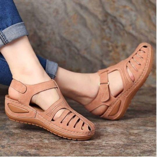 Ausgeschnittene Leder-Sandalen mit Knöchelriemen R&B R&B