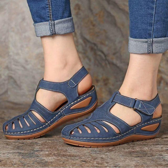 Ausgeschnittene Leder-Sandalen mit Knöchelriemen R&B R&B