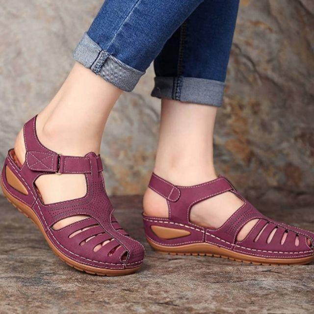 Ausgeschnittene Leder-Sandalen mit Knöchelriemen R&B R&B
