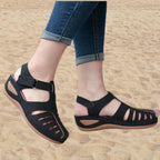 Ausgeschnittene Leder-Sandalen mit Knöchelriemen R&B R&B