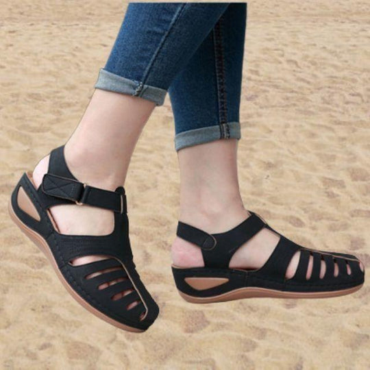 Ausgeschnittene Leder-Sandalen mit Knöchelriemen R&B R&B