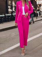 Schickes zweireihiges Set aus Blazer mit Schalkragen und Hose