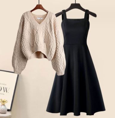 R&B | Zweiteiliges Satz Bestehend Aus Einem Hochwertigen Cross Strickpullover und Einem Eleganten Kleid