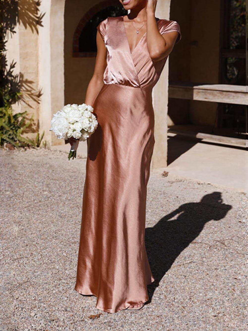 R&B | Satin-Fishtail-Maxikleid mit V-Ausschnitt für Damen