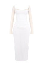 R&B | Elegantes Maxikleid mit tiefem Ausschnitt und langen Ärmeln