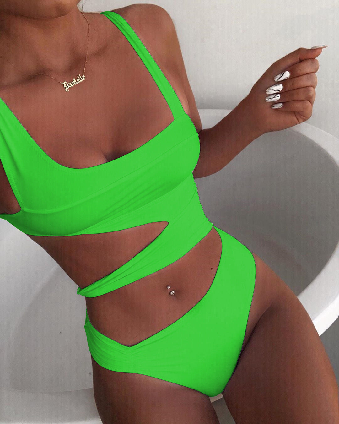 Damen Einteiler Badeanzug mit raffinierten Cut-Outs und modernem Design R&B