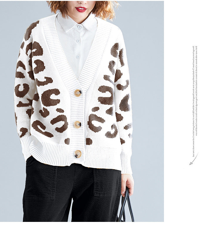Damen Strickjacke mit modernem Leopardenmuster und praktischen Knöpfen R&B