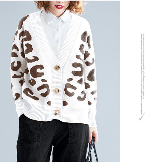 Damen Strickjacke mit modernem Leopardenmuster und praktischen Knöpfen R&B