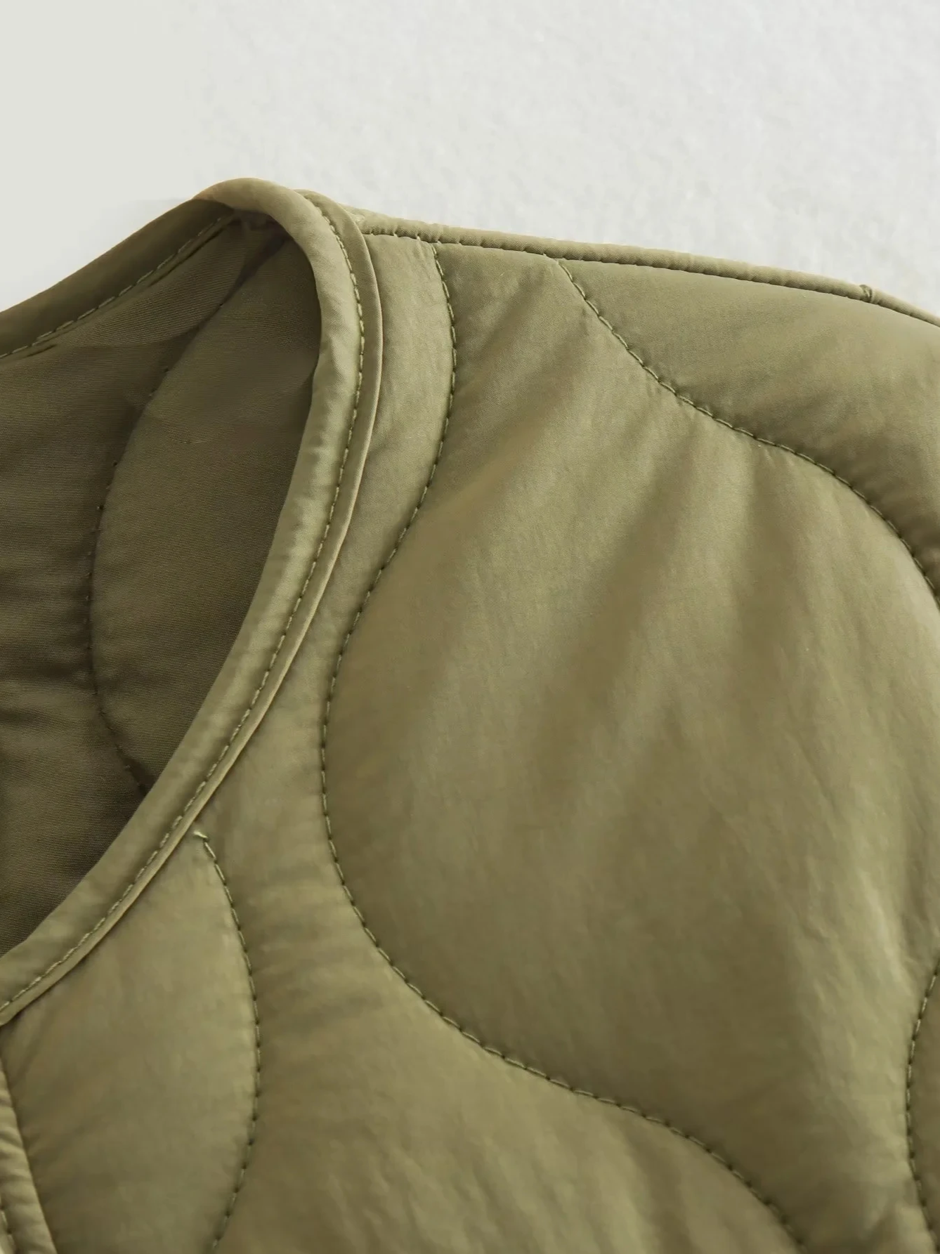 R&B | Gepolsterte Jacke Damen, Leichtes Übergröße Modell mit Taschen, Knopfverschluss