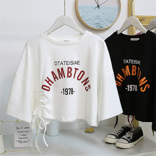 Damen cropped T-Shirt mit lässigem Kordelzug und kreativem Schriftzug R&B