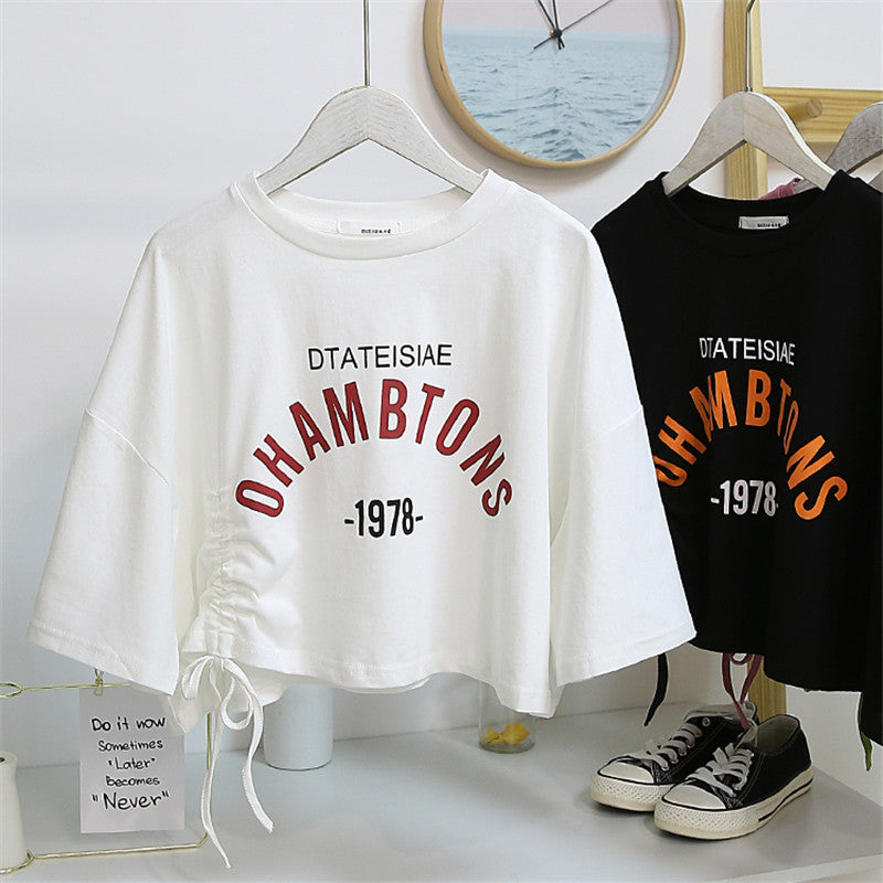 Damen cropped T-Shirt mit lässigem Kordelzug und kreativem Schriftzug R&B