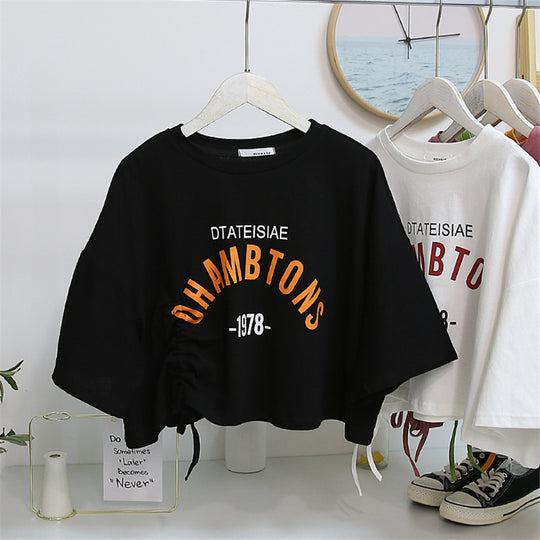Damen cropped T-Shirt mit lässigem Kordelzug und kreativem Schriftzug R&B