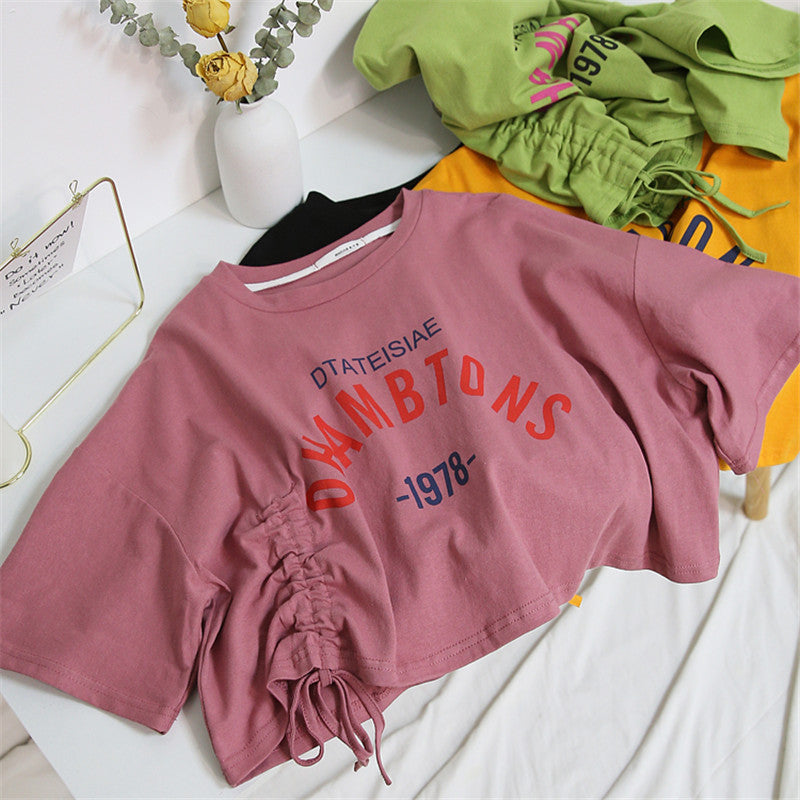 Damen cropped T-Shirt mit lässigem Kordelzug und kreativem Schriftzug R&B
