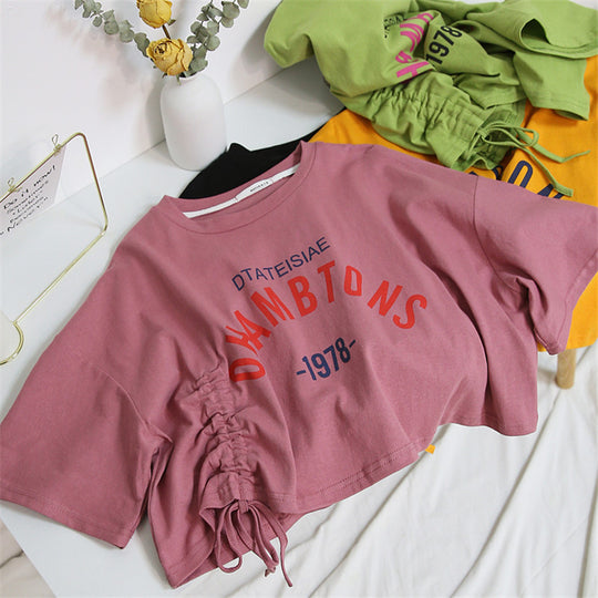Damen cropped T-Shirt mit lässigem Kordelzug und kreativem Schriftzug R&B