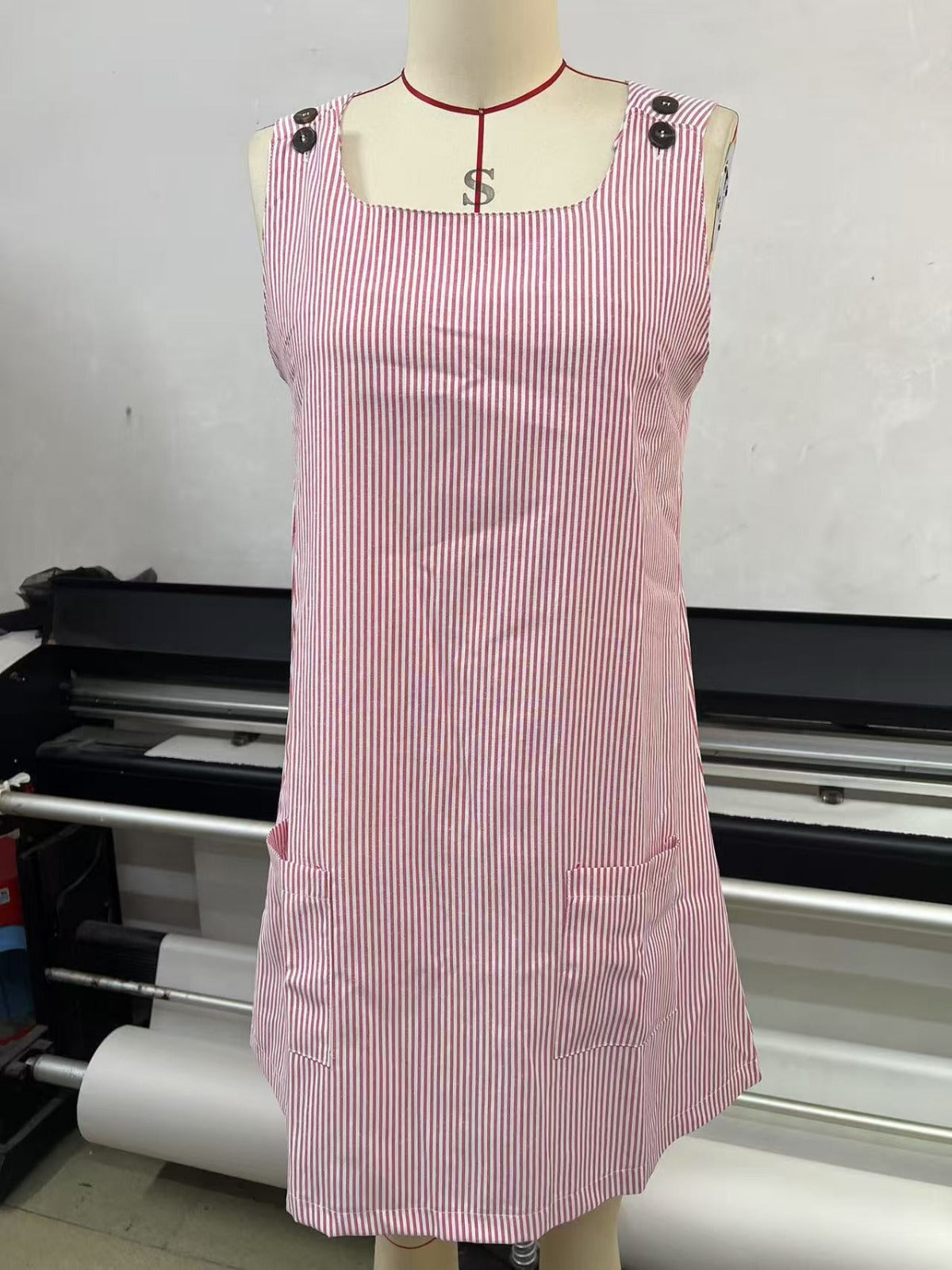 R&B | Gestreiftes Kleid mit Knopfleiste