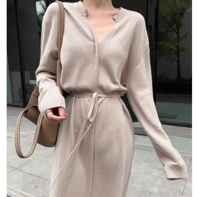 Damen Langstrickkleid mit Bindegürtel und V-Ausschnitt R&B