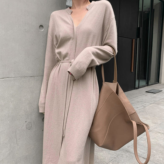 Damen Langstrickkleid mit Bindegürtel und V-Ausschnitt R&B