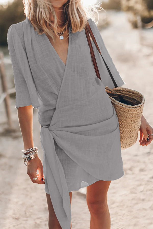 Sommerliches luftiges Strandkleid mit Wickelausschnitt für Damen