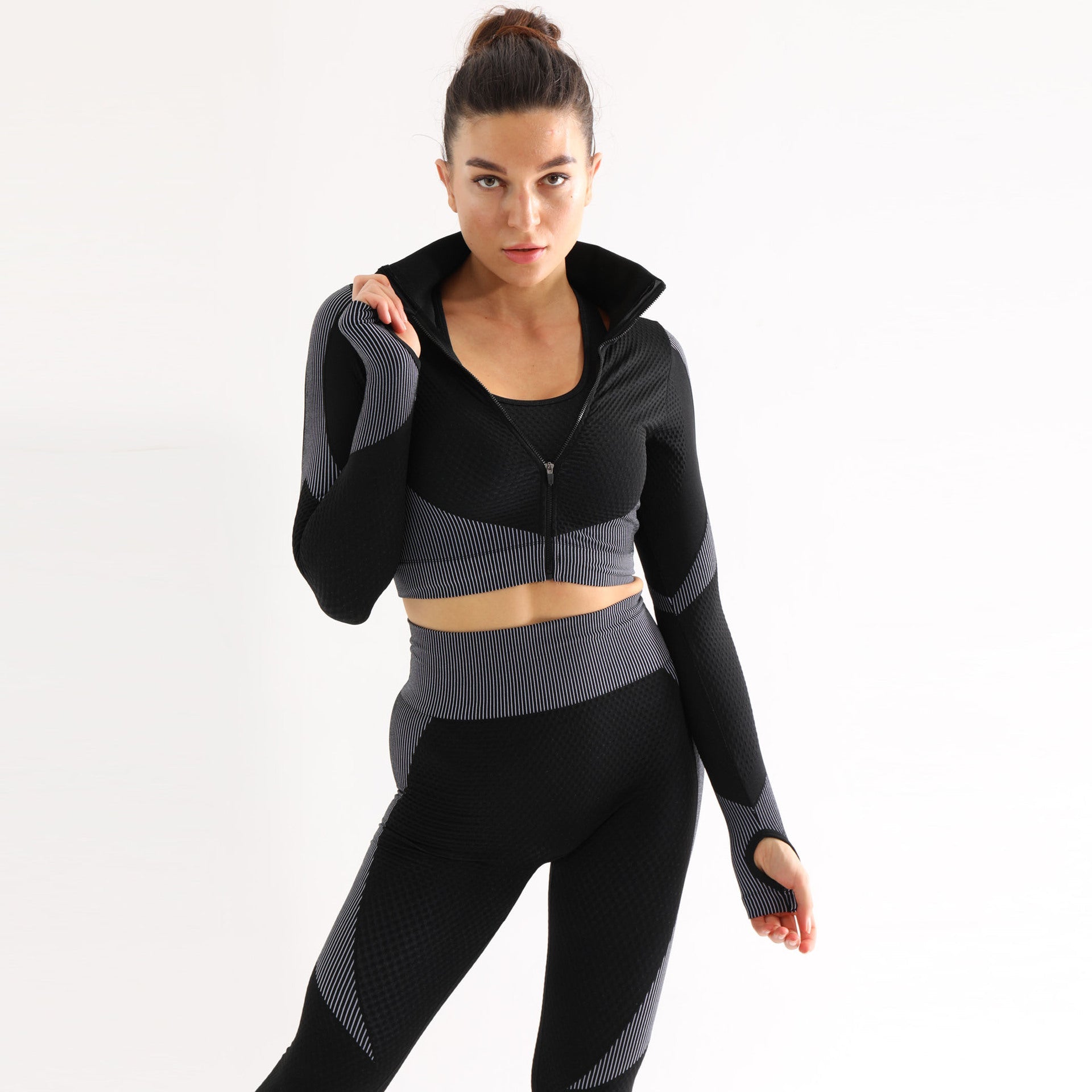 Damen Sportliches Set mit cropped Jacke und hochgeschnittenen Leggings R&B