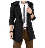 Herren eleganter Trenchcoat mit praktischen Knopfdetails und stilvollen Taschen