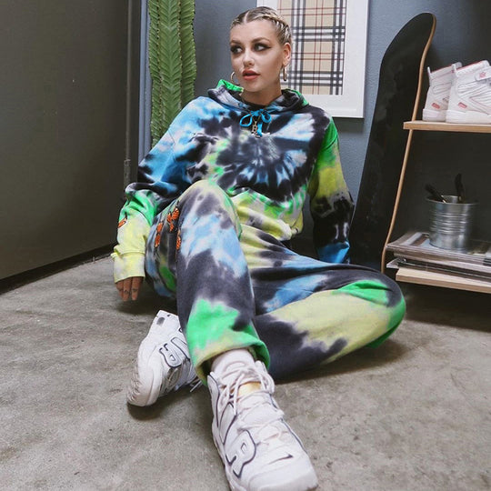 Damen Kapuzenanzug mit buntem Batikmuster und floralen Applikationen R&B