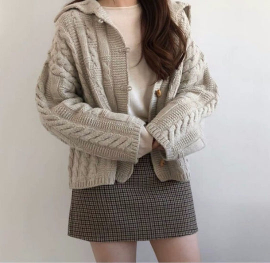 Damen Strickjacke mit voluminösen Ärmeln und detailreicher Zopfmusterung R&B