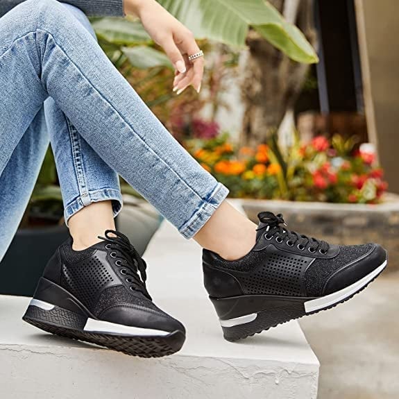 High-Heel-Sneaker mit Keilabsatz